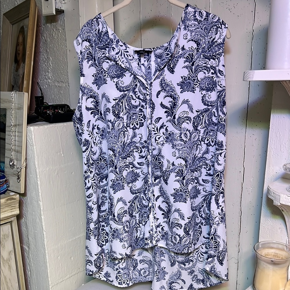 Bobeau White and Blue Sleeveless Blouse with Mandarin Collar